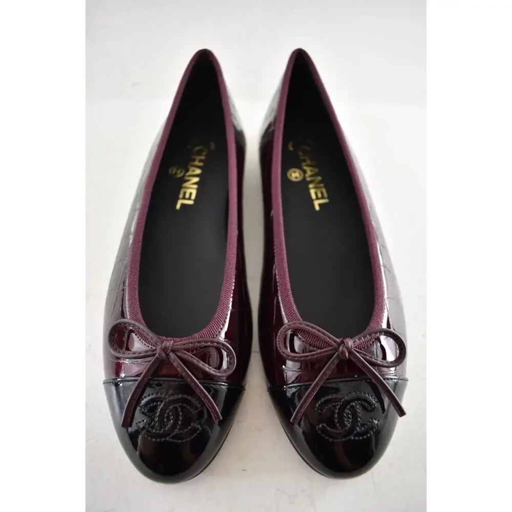 Chanel 26A Burgundy Red Black Crocodile Croc CC Logo Ballet Ballerina Flat 38.5